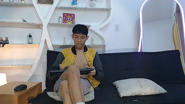 BEAUTY BOYS1 online show from 10-10-25, 07:07