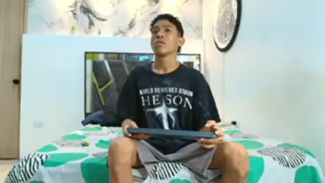 BEAUTY BOYS1 online show from 10-24-25, 07:05