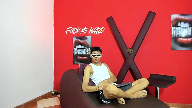 BEAUTY BOYS1 online show from 03-06-26, 07:21