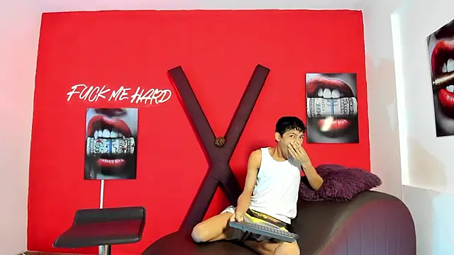 BEAUTY BOYS1 online show from 03-11-26, 07:20