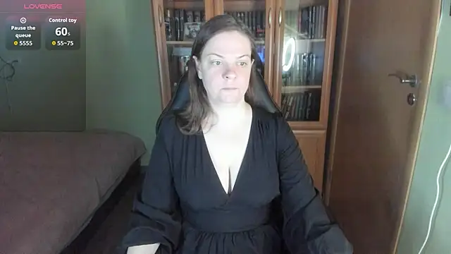 MiaLores online show from 06-18-26, 09:14
