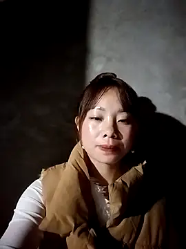 Snapshot of milo123-xx chatting on 11-18-25, 03:38 milo123-xx online show from 11-18-25, 03:38