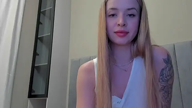 Snapshot of Touch_me chatting on 02-21-25, 08:05 Touch me online show from 02-21-25, 08:05