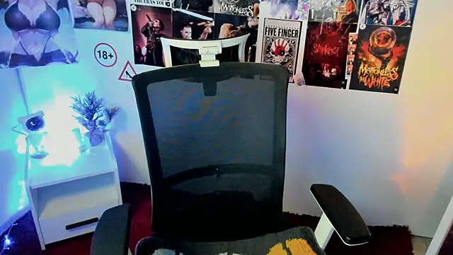 Snapshot of Rose_se chatting on 10-12-25, 06:56 Rose se online show from 10-12-25, 06:56