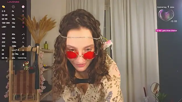 Snapshot of laracroftmansion chatting on 12-01-25, 06:35 laracroftmansion online show from 12-01-25, 06:35