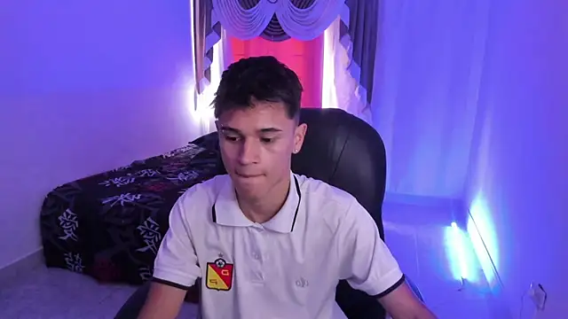 Aron Boyy online show from 12-18-25, 07:20