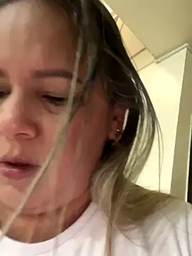 Snapshot of Lucy_Milf_474 chatting on 09-10-25, 11:54 Lucy Milf 474 online show from 09-10-25, 11:54