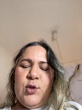 Snapshot of Lucy_Milf_474 chatting on 09-26-25, 12:09 Lucy Milf 474 online show from 09-26-25, 12:09