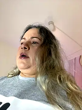 Snapshot of Lucy_Milf_474 chatting on 09-29-25, 12:10 Lucy Milf 474 online show from 09-29-25, 12:10