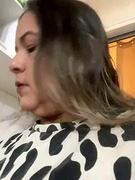 Snapshot of Lucy_Milf_474 chatting on 10-01-25, 12:11 Lucy Milf 474 online show from 10-01-25, 12:11