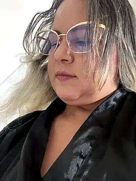 Snapshot of Lucy_Milf_474 chatting on 10-24-25, 11:39 Lucy Milf 474 online show from 10-24-25, 11:39