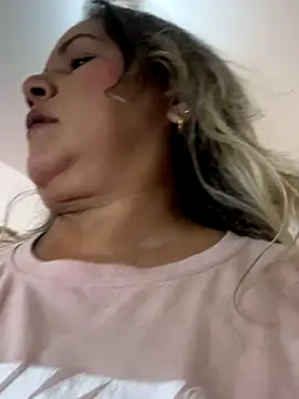 Snapshot of Lucy_Milf_474 chatting on 10-28-25, 11:58 Lucy Milf 474 online show from 10-28-25, 11:58