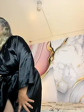 Snapshot of Lucy_Milf_474 chatting on 10-30-25, 11:55 Lucy Milf 474 online show from 10-30-25, 11:55