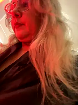 Snapshot of Lucy_Milf_474 chatting on 11-01-25, 11:45 Lucy Milf 474 online show from 11-01-25, 11:45