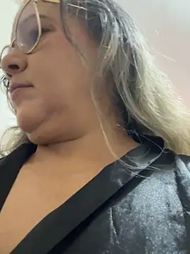 Snapshot of Lucy_Milf_474 chatting on 11-08-25, 11:43 Lucy Milf 474 online show from 11-08-25, 11:43