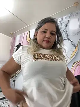 Snapshot of Lucy_Milf_474 chatting on 11-10-25, 11:42 Lucy Milf 474 online show from 11-10-25, 11:42