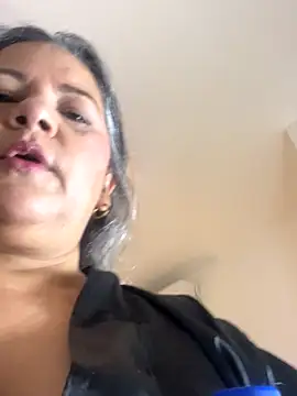 Snapshot of Lucy_Milf_474 chatting on 11-11-25, 11:43 Lucy Milf 474 online show from 11-11-25, 11:43