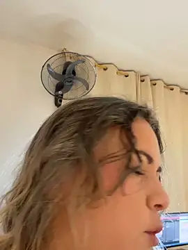 Snapshot of Lucy_Milf_474 chatting on 11-21-25, 11:42 Lucy Milf 474 online show from 11-21-25, 11:42