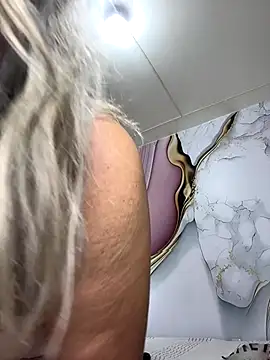 Snapshot of Lucy_Milf_474 chatting on 11-23-25, 10:59 Lucy Milf 474 online show from 11-23-25, 10:59