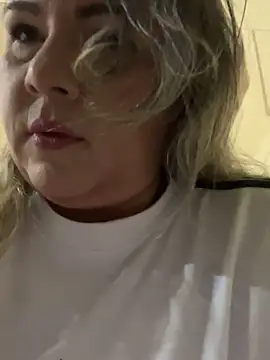 Snapshot of Lucy_Milf_474 chatting on 11-27-25, 11:56 Lucy Milf 474 online show from 11-27-25, 11:56