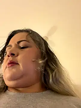 Snapshot of Lucy_Milf_474 chatting on 12-04-25, 11:52 Lucy Milf 474 online show from 12-04-25, 11:52