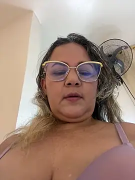 Snapshot of Lucy_Milf_474 chatting on 12-15-25, 11:36 Lucy Milf 474 online show from 12-15-25, 11:36