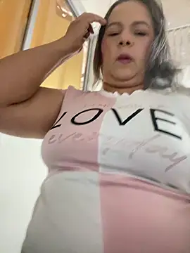 Snapshot of Lucy_Milf_474 chatting on 06-10-26, 12:04 Lucy Milf 474 online show from 06-10-26, 12:04