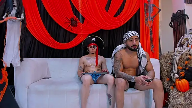 Snapshot of mike_friends chatting on 10-31-25, 01:28 mike friends online show from 10-31-25, 01:28