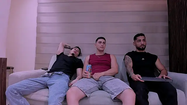 Snapshot of mike_friends chatting on 11-27-25, 12:56 mike friends online show from 11-27-25, 12:56