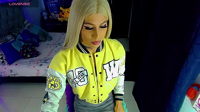 Snapshot of Anne_Zulb chatting on 11-14-25, 03:38 Anne Zulb online show from 11-14-25, 03:38