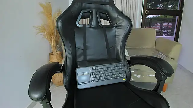 chloegils  online show from 10-29-25, 12:51