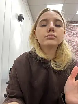 Sky Cutie online show from 10-31-25, 04:57