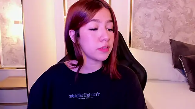 doll eyees  online show from 09-18-25, 02:57