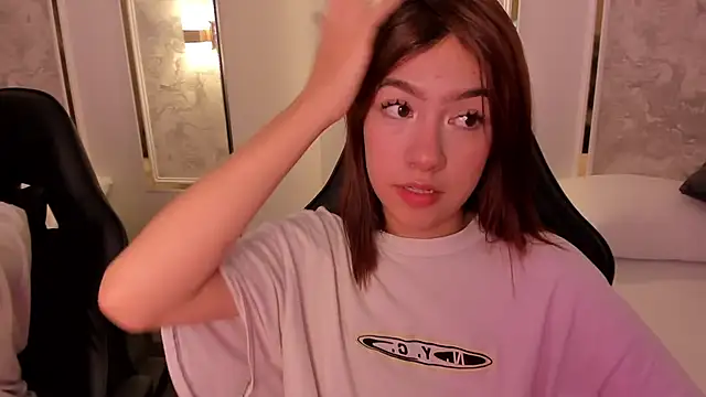 doll eyees  online show from 10-01-25, 03:12