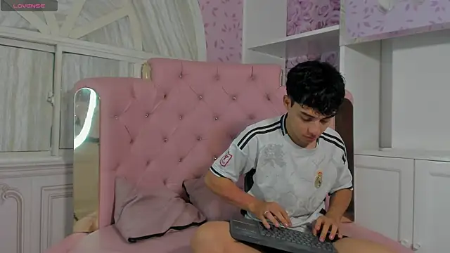 Dani rivass online show from 11-11-25, 11:21