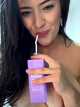 Snapshot of Lu090_ chatting on 09-14-25, 02:11 Lu090 online show from 09-14-25, 02:11