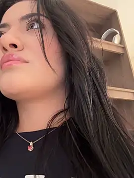 Snapshot of Lu090_ chatting on 09-23-25, 04:10 Lu090 online show from 09-23-25, 04:10