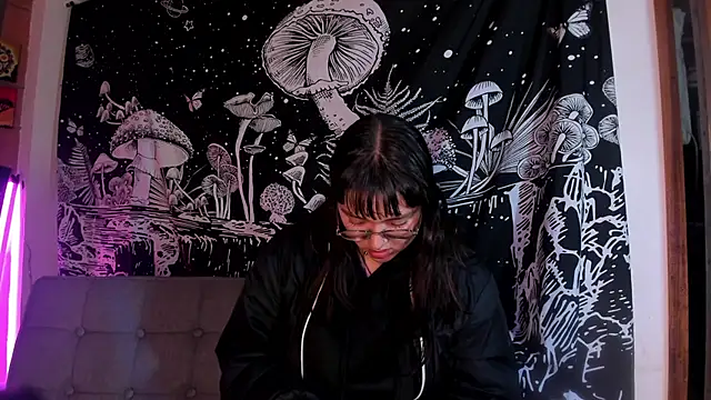 Violetaa Leee online show from 10-22-25, 02:01