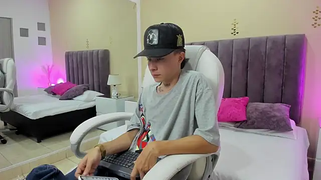 Nascary Fox online show from 09-29-25, 08:24