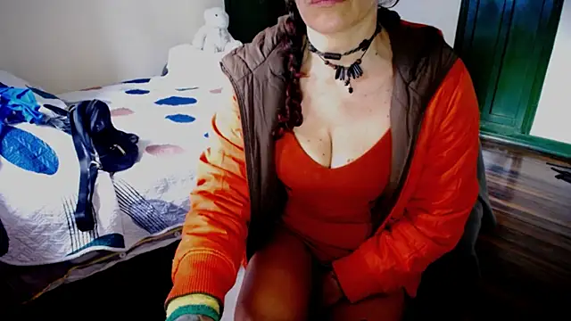 Snapshot of fenix_colette chatting on 05-20-26, 01:50 fenix colette online show from 05-20-26, 01:50