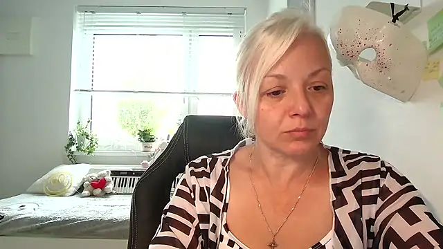 Linsy Kim online show from 09-23-25, 07:55