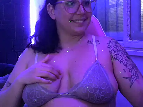 Snapshot of Sweet_yamii chatting on 09-27-25, 11:43 Sweet yamii online show from 09-27-25, 11:43