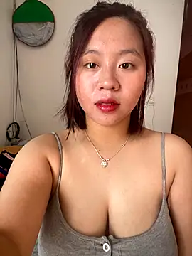 Snapshot of maianhcute chatting on 10-28-25, 01:20 maianhcute online show from 10-28-25, 01:20