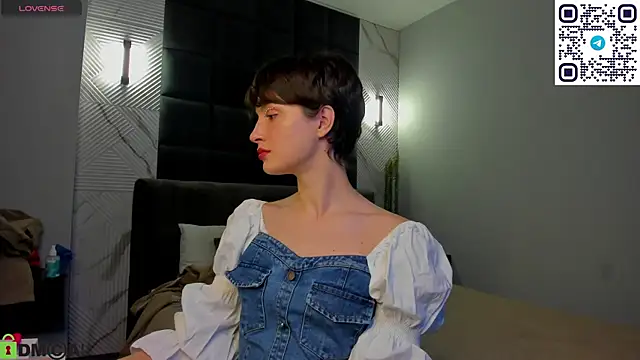 Adeline Perle online show from 09-10-25, 12:21