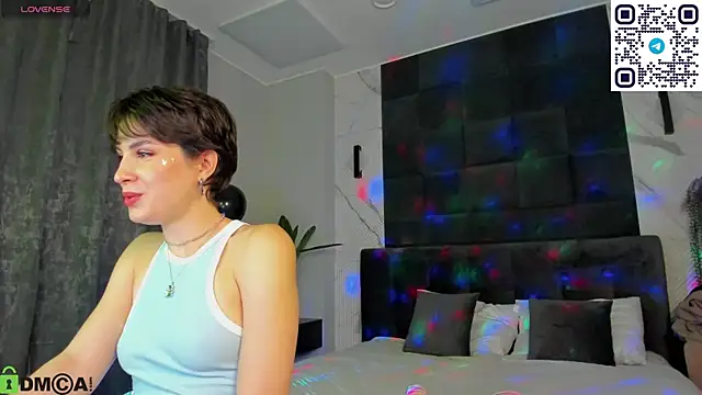 Adeline Perle online show from 09-13-25, 01:16