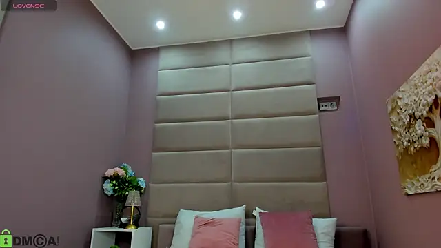 Adeline Perle online show from 10-04-25, 01:03