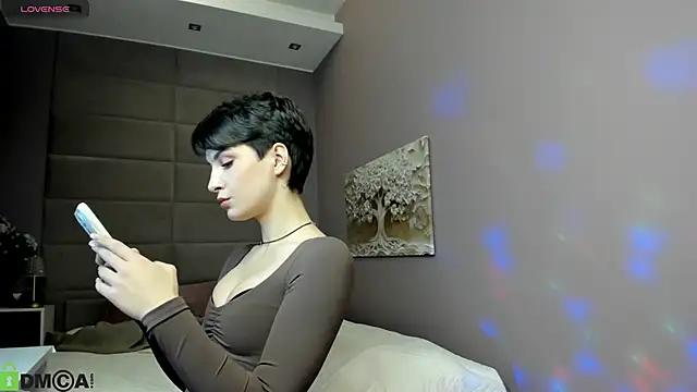 Adeline Perle online show from 10-10-25, 01:48