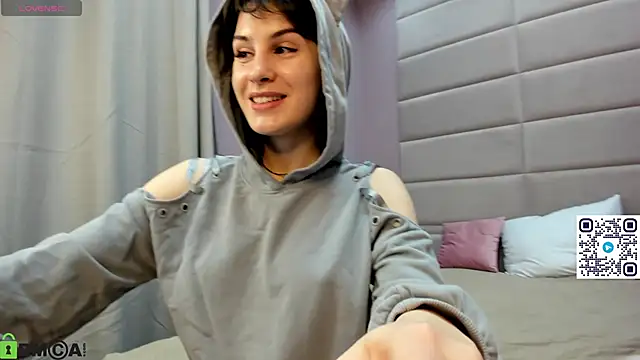 Adeline Perle online show from 10-12-25, 01:26