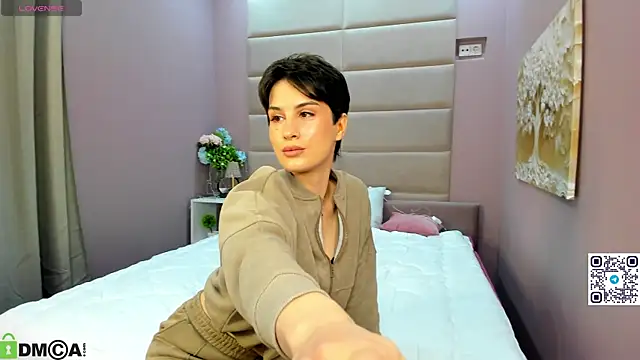 Adeline Perle online show from 10-21-25, 01:06