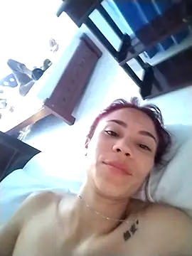 Snapshot of dulcelatin21 chatting on 10-31-25, 03:46 dulcelatin21 online show from 10-31-25, 03:46